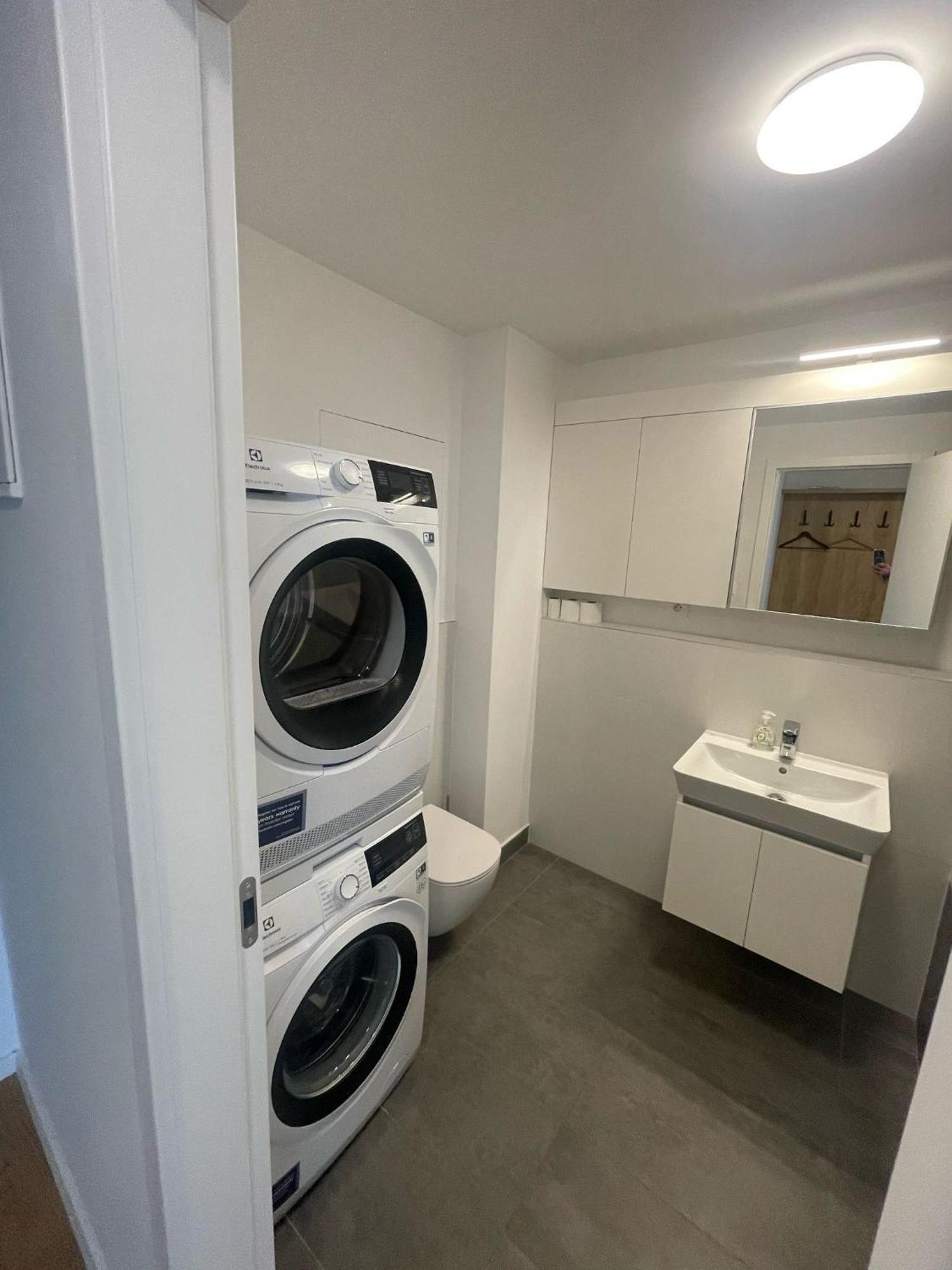 New Downtown Apartment Couple Minute From The Old Town Pozsony Kültér fotó
