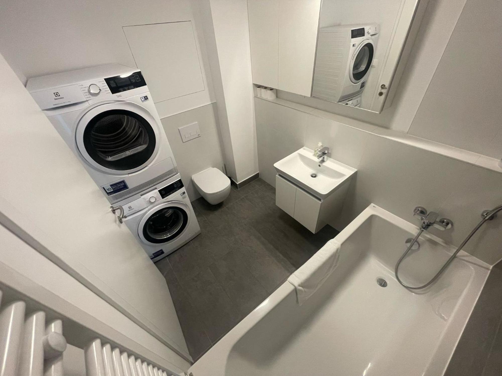 New Downtown Apartment Couple Minute From The Old Town Pozsony Kültér fotó